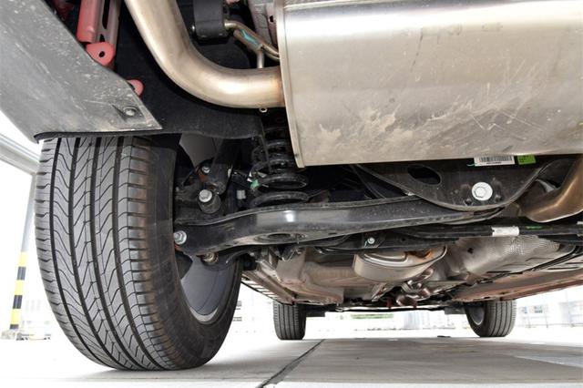 底盘方面.星途txl的悬挂调教风格比较偏舒适的.