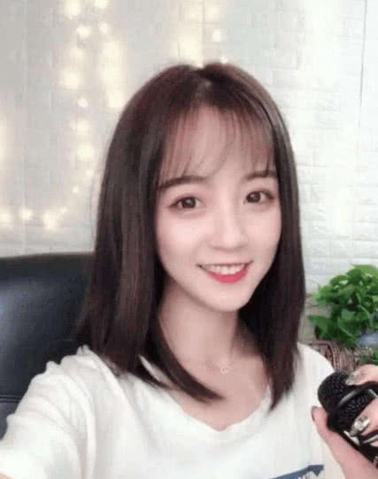 莉哥注册小号复出一张露脸视频涨粉百万官方要膨胀