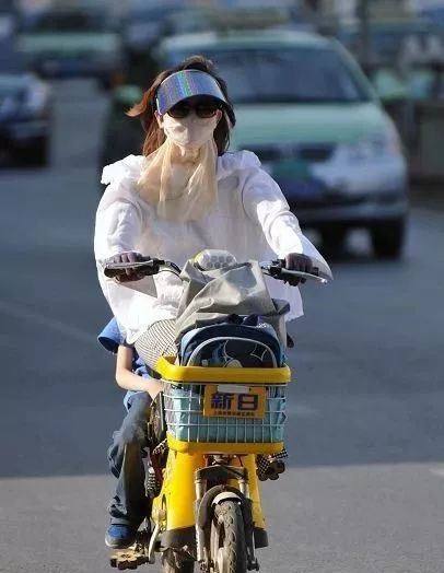 黑的只有你夏天夏天悄悄過去一不小心就曬成黑炭了!