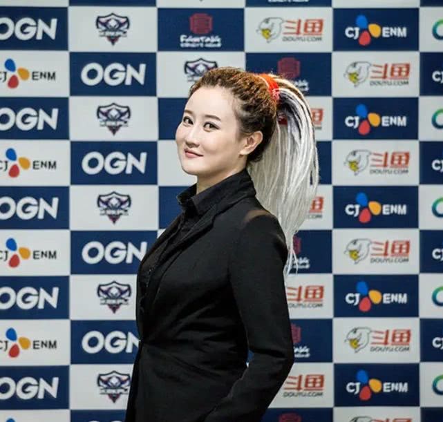 rox美女教练虎妞赛后落泪她曾是uzi的伯乐