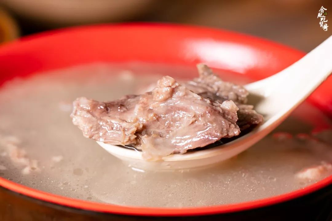 贵池路上开了8年的猪头汤店是出租车司机的秘密食堂