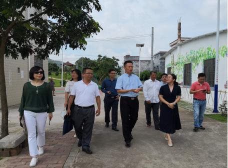 香洲区区委常委,统战部部长杨柳青率队到阳春市调研脱贫攻坚工作