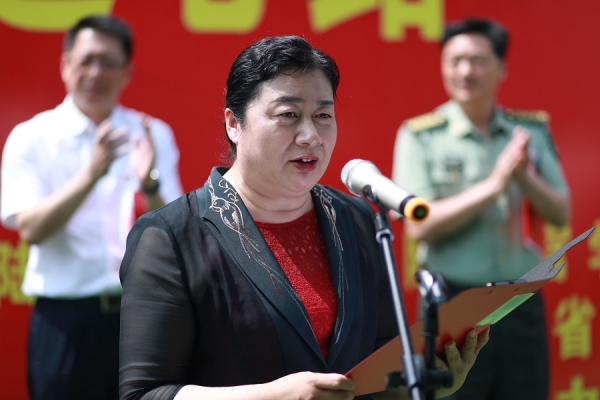 共建军民连心路改善农村新环境