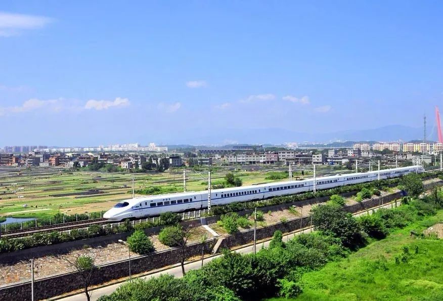 段,也是国家"十纵十横"综合运输大通道中福银综合运输通道的组成部分