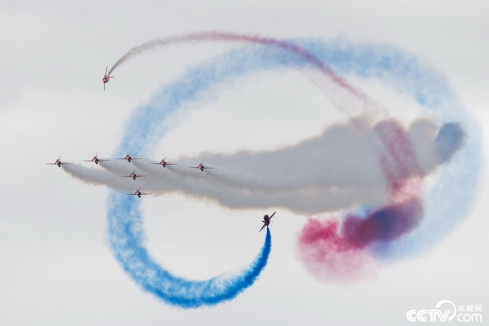 英国纹身会航展多国飞行表演队空中炫技 搜狐大视野 搜狐新闻