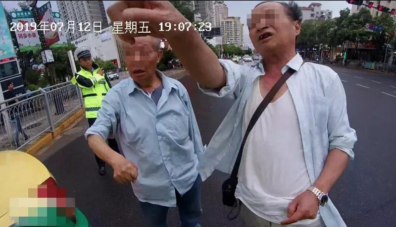 曲靖一老人酗酒滋事打骂执勤辅警结果行政拘留9日