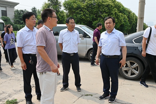 组 图7月20日上午,卫东区委副书记,区长安保亮带队开展土地卫片执法