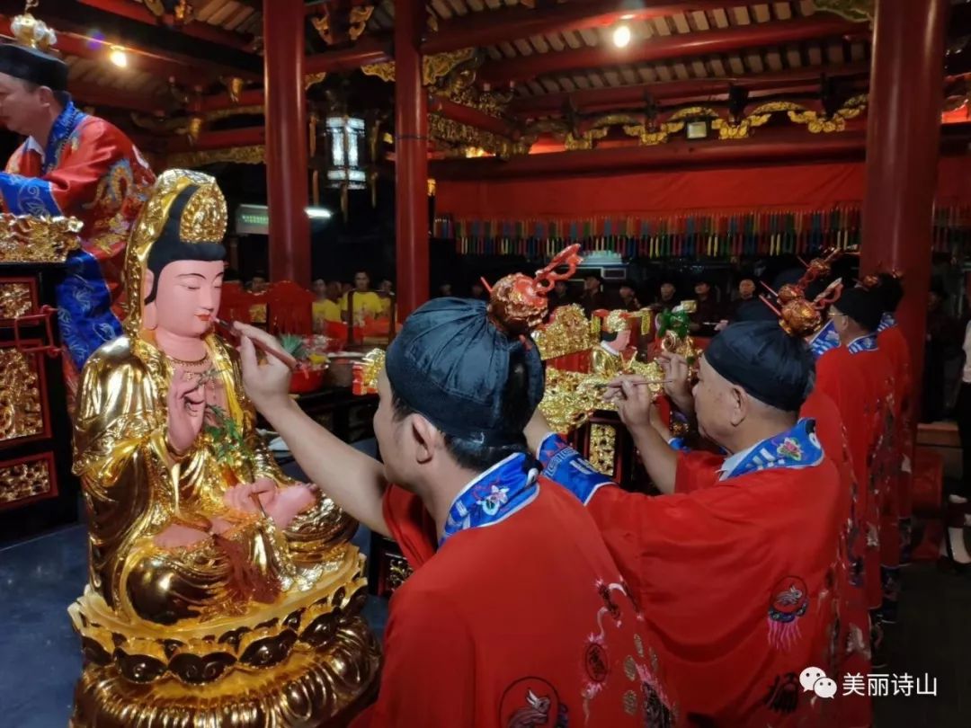 东莞凤山寺诸神尊在诗山凤山寺举行开光点眼科仪