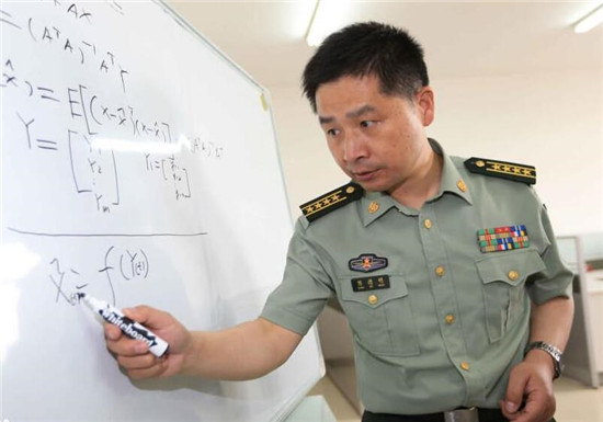 原创中国最传奇大校1岁丧母7岁爷奶离世14岁父亲去世小姨养大