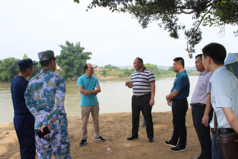 钟沛东做细做实防灾救灾工作