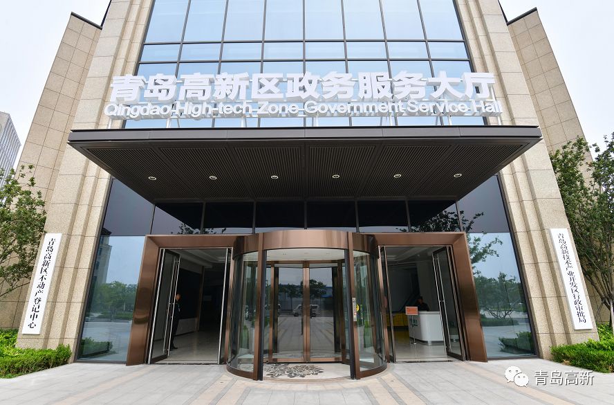 高新区行政审批局局长陈勇杰告诉记者,政务服务大厅还建有24小时自助