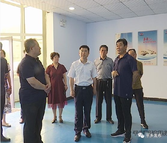 国建峰一行在邢台市市场监督管理局局长张群,县政府副县级干部霍孟超