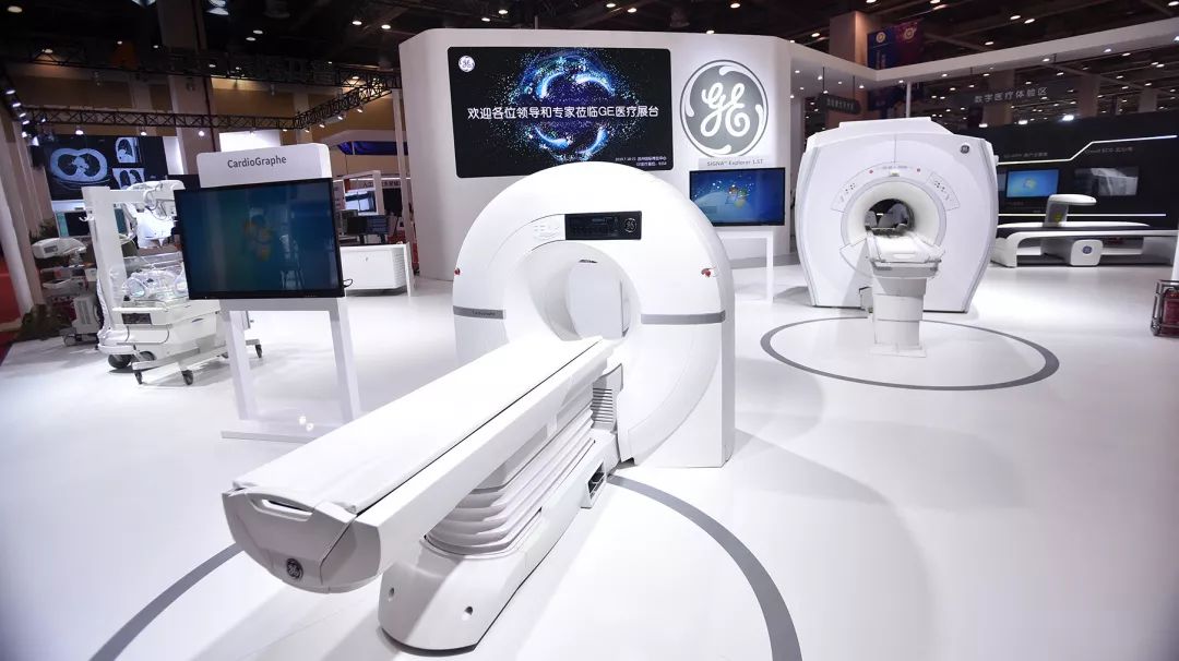 滑动轮播在本届医学装备展览会上,ge医疗首次以全聚合的展台形式亮相
