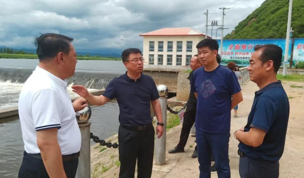 7月21日,县委副书记,县长徐凤军带领县政府办,应急局,水务局,住建局等