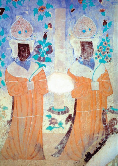 回鹘王室贵妇服饰