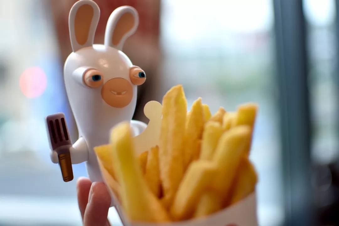 汉堡王新玩具疯狂兔子来袭表情包复活