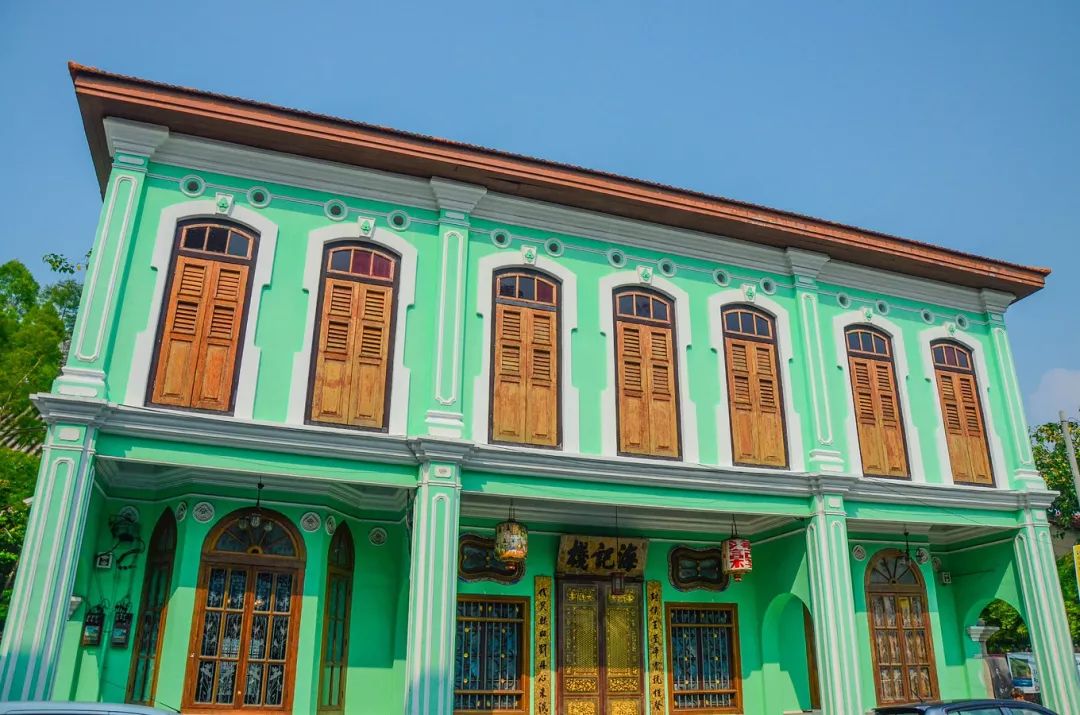 除了显性的中华文化基因,娘惹文化还夹杂着马来文化,马来文化本身又