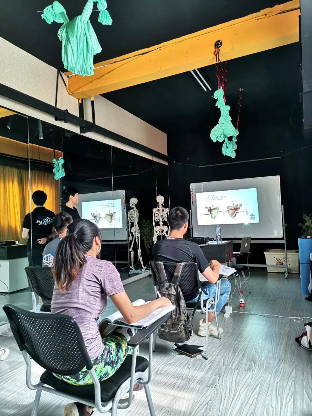 乐体水果趴健身学院改变自己源于勇敢的开始