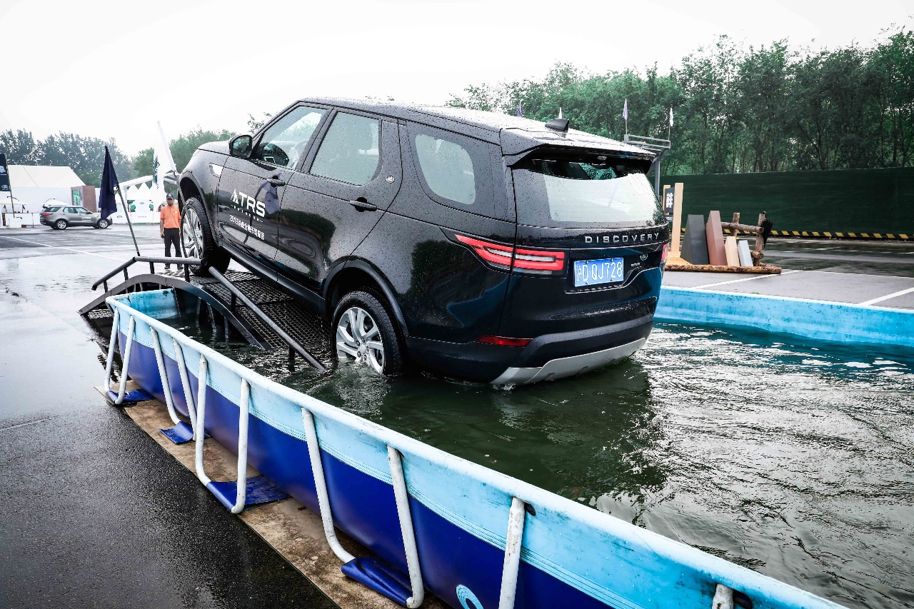 离实现越野梦就差这套ATRS了！ 体验路虎全地形驾探营—北京