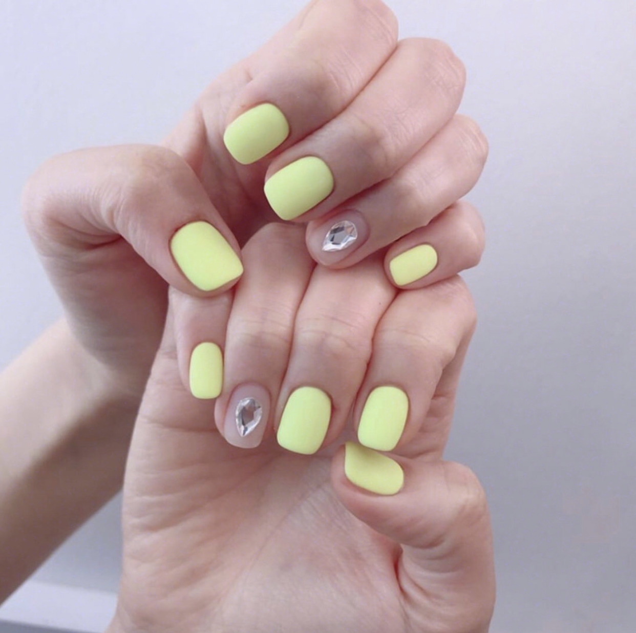 原创干净清爽的极简风美甲合集女神们最爱的还是极简风