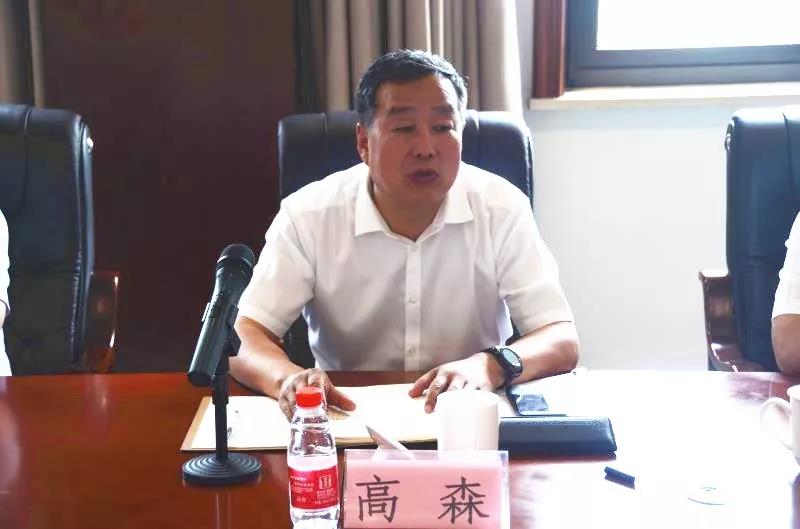 高森代表旗政府与北京盈和瑞环境科技股份有限公司董事长李旭源签订了