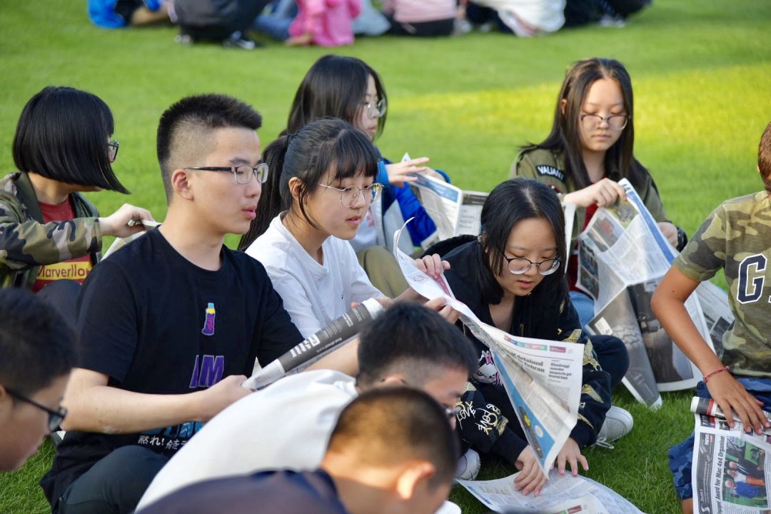 每个英国班级,插入一到两个游学学生,我们成为全班同学的团宠.