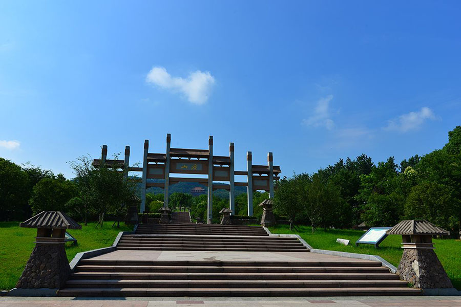 南京有一座方形的山秦始皇和孙权改造而成山上有世界第一斜塔