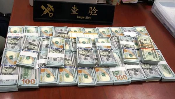 02没收一名经深圳文锦渡口岸出境的香港女子,携带了一只行李箱,选择"