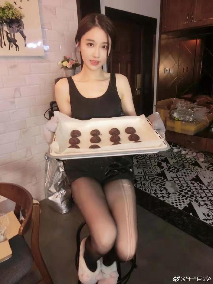 轩子巨2兔做饭太费丝袜引水友调侃猎游也有这样的存在