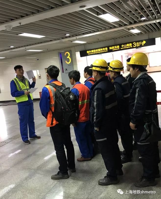 长治久安日夜兼程地铁十二时辰幕后基层人员的24小时日常