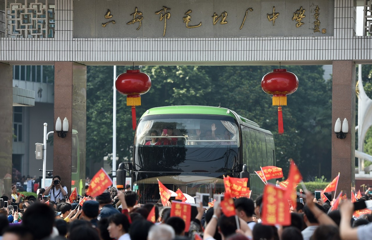 六万块复读毛坦厂中学值不值?家长:300多分提到600分,你说呢?