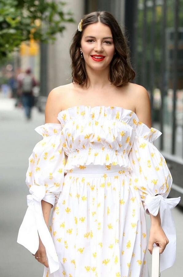 女星艾拉亨特优雅现身纽约街头她的气质让人着迷