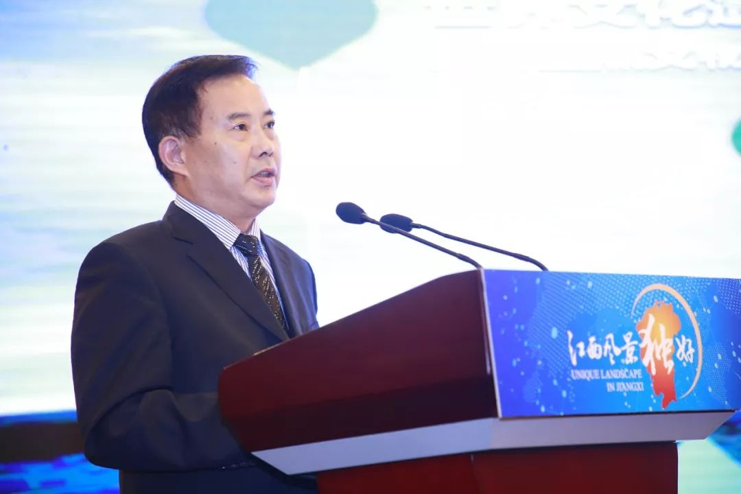 管理局党委委员,副局长熊伟现场推介会上,庐山风景名胜区管理局党委