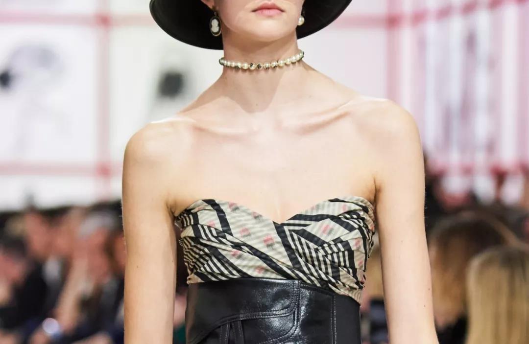 新面孔课堂 | 模特也有的身材硬伤,你需要避免!_脖子