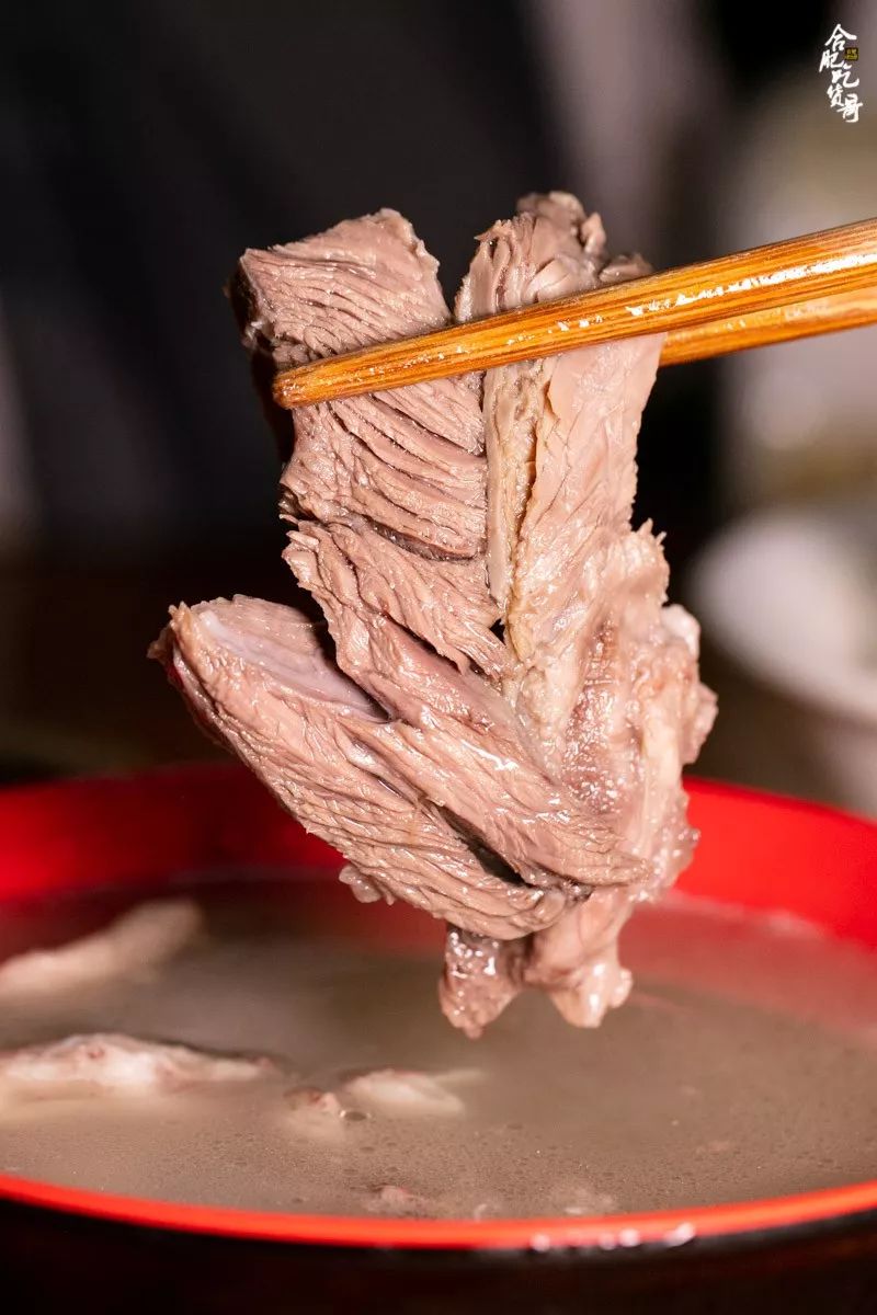 贵池路上开了8年的猪头汤店是出租车司机的秘密食堂