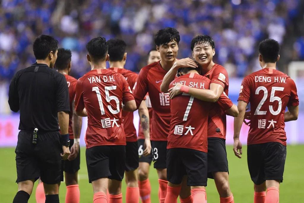 一路披荆斩棘,恒大迎球队最幸福时刻!