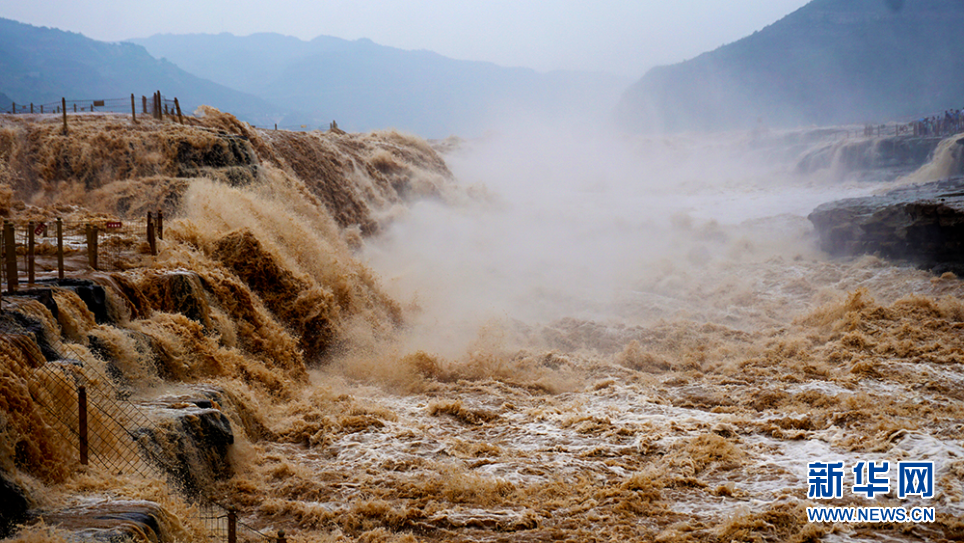 航拍:黄河干流水量暴涨 壶口瀑布波涛汹涌