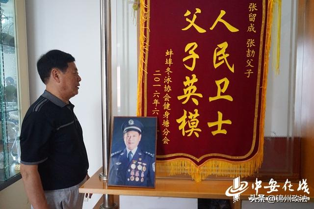 "他的肉都烧熟了" 警界战狼靠母亲的手"撑"过21次手术_张劼