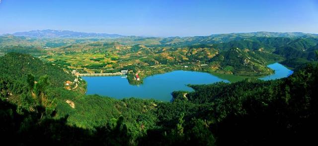 你感受到的绝对不是36°c的高温,在临朐黑松林景区不如来黑松林避暑吧