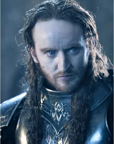 还有托尼·库兰,当年在《黑夜传说》中饰演的吸血鬼真不是一般的帅!