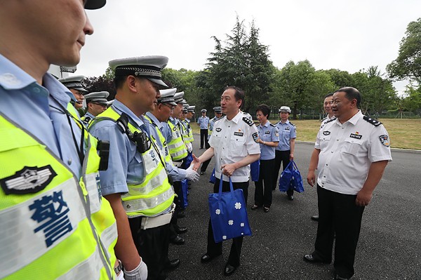 市局党委副书记,副局长陈臻同志至分局开展高温慰问