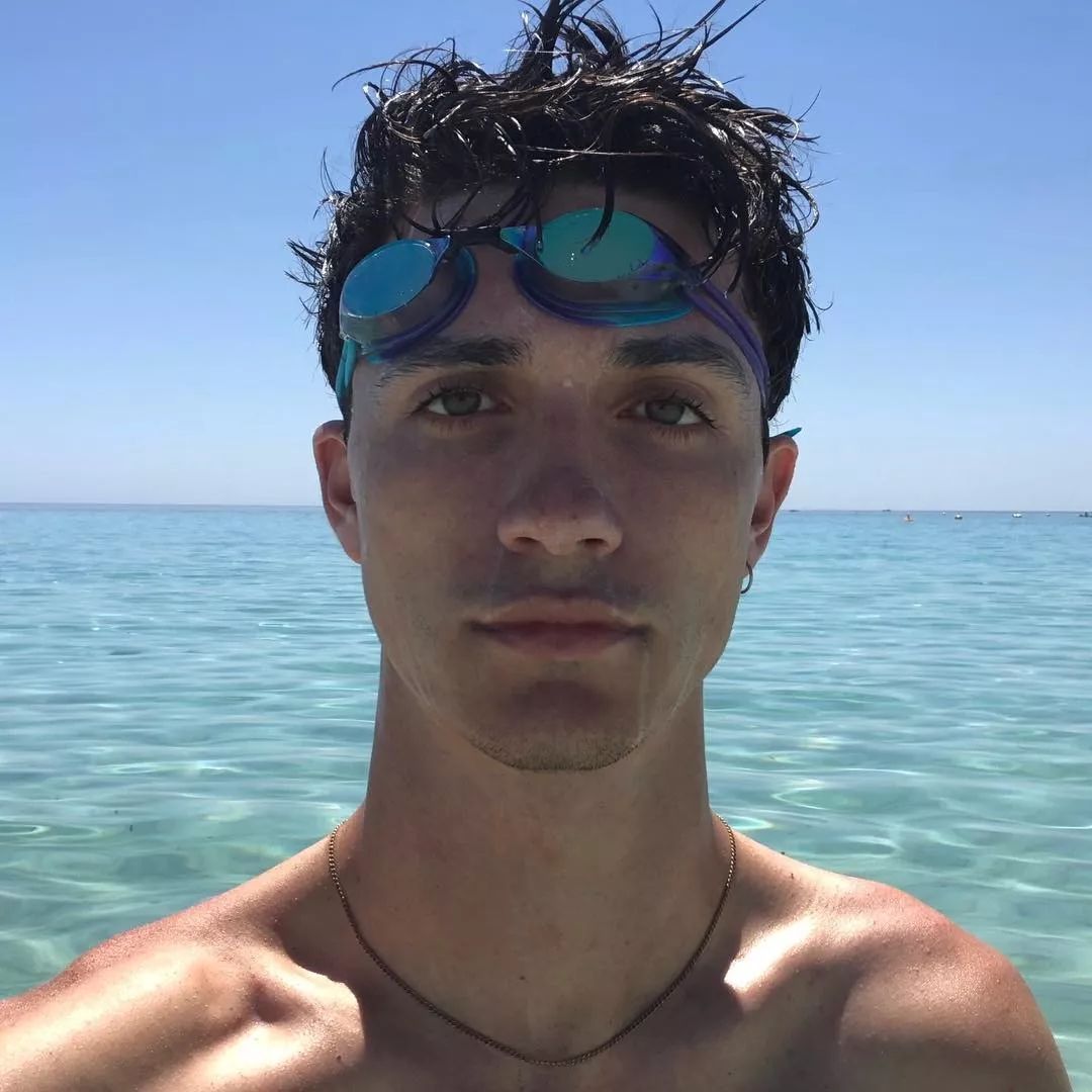 戳爷男友jacobbixenman获得首支广告代言