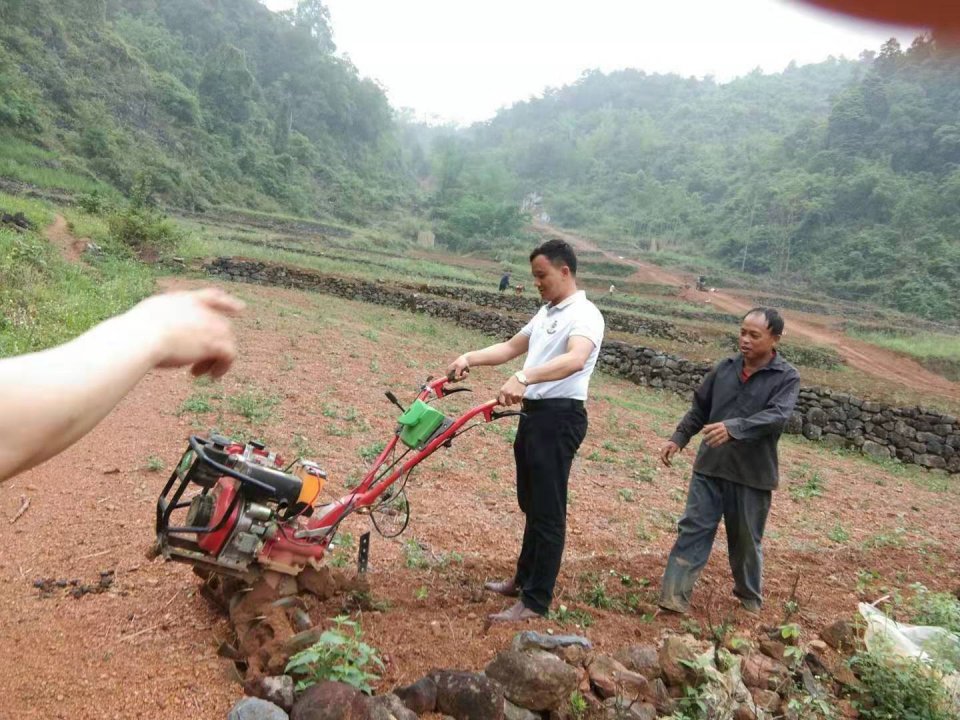 周厚霖产业扶贫直接带动数万农民脱贫致富