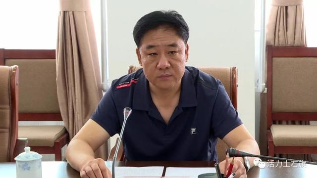 委常委,政府常务副旗长,旗防汛抗旱指挥部常务副总指挥董文清主持会议