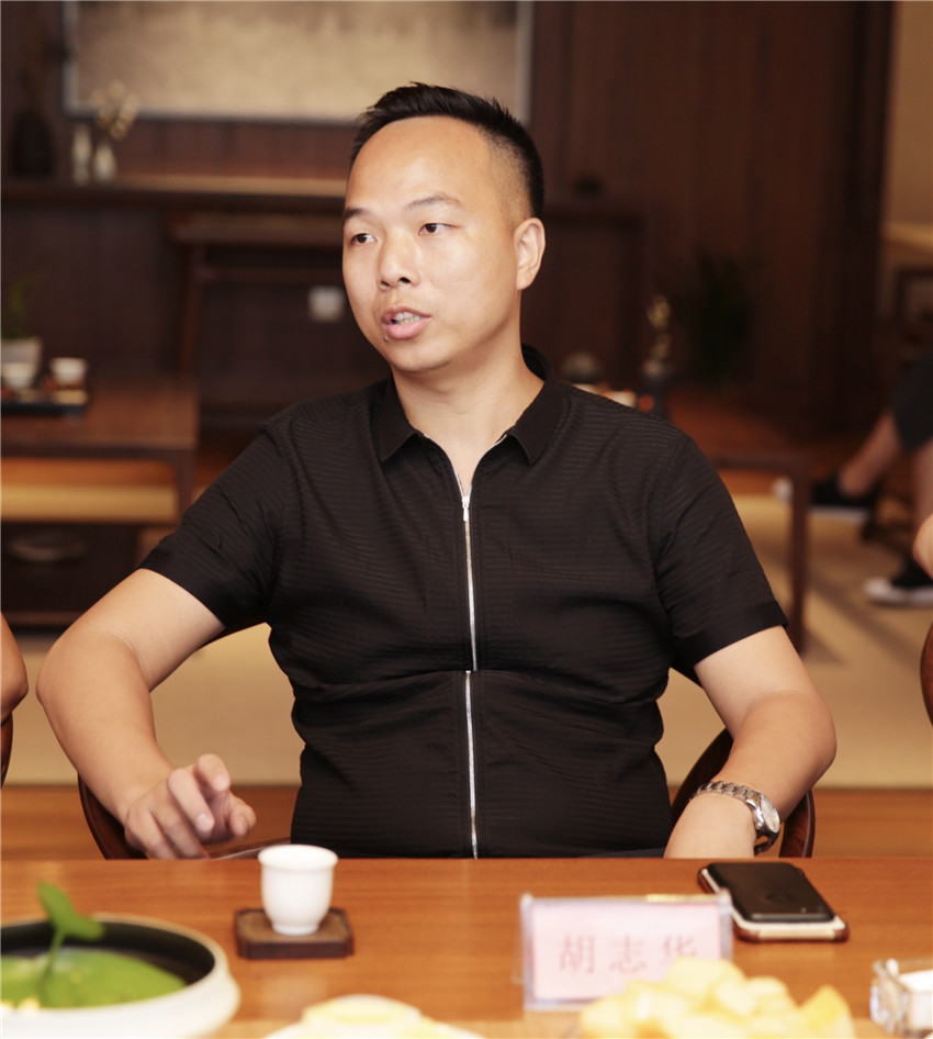 胡志华:我想说两个词,一是情怀,二是回归.