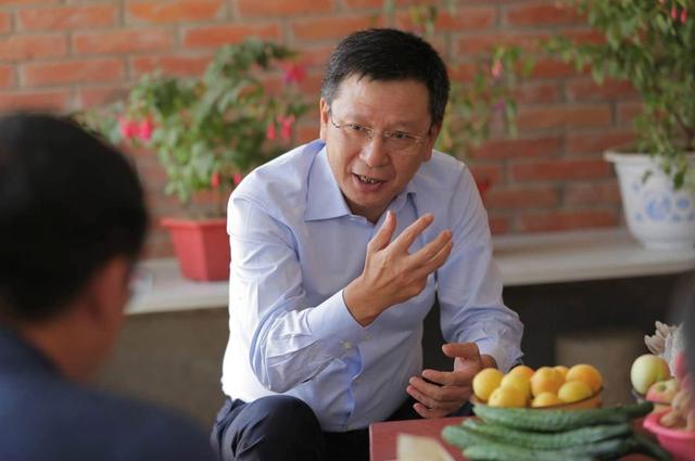 上了一周"商学院",这位陕北果农把马云当爱豆_武文营