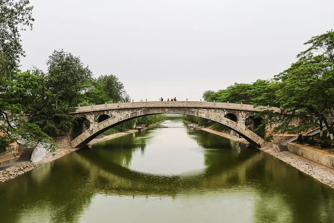 趙州橋建於隋朝年間公元595年-605年由著名匠師李春設計建造@zol 黃辣