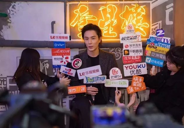 宠妻狂魔李承铉开的国潮串串店连续一个月5折