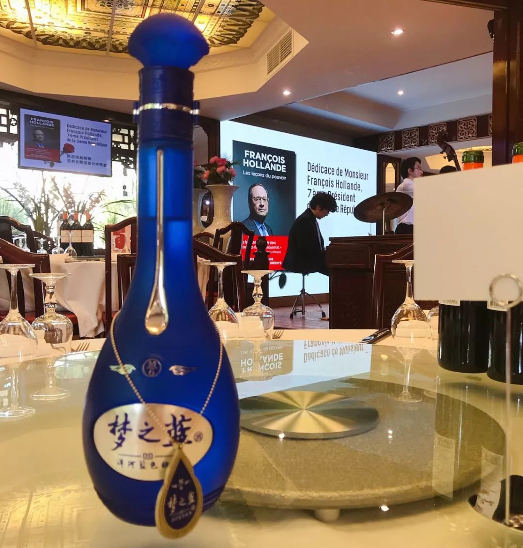 在巴黎,梦之蓝架起一道友谊桥梁