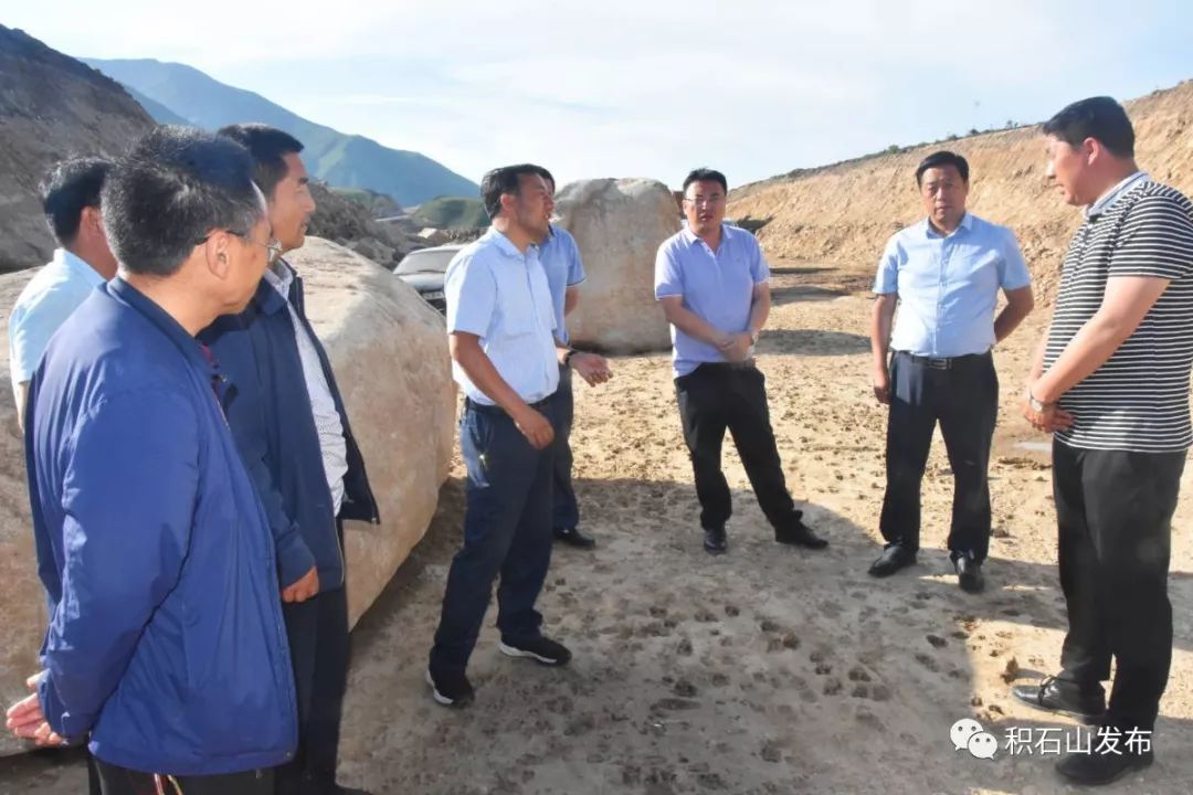 积石山县委常委,统战部长马占彪及积石山县副县长,公安局长马少华深入